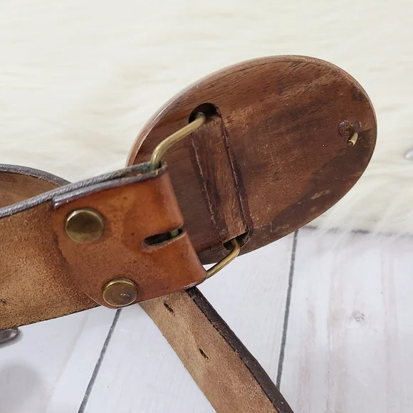 SOLD Vintage handmade floral leather belt with wooden buckle - Picture 4 of 5